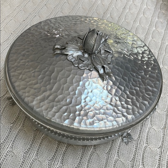 VTG Rodney Kent hand-forged hammered aluminum covered dish w/ Pyrex dish 1950s - Picture 3 of 17